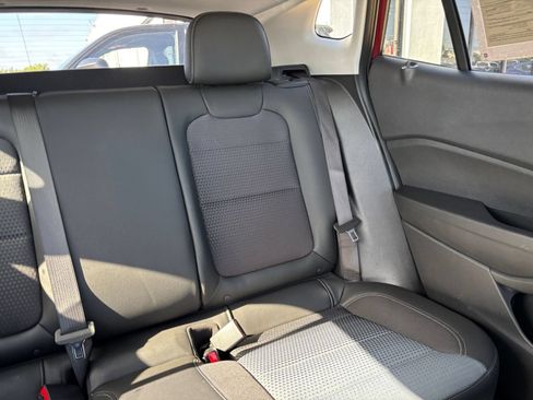 Used 2025 Chevrolet Trax LT FWD image 35
