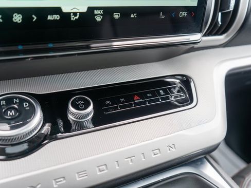 Used 2025 Ford Expedition Active image 31