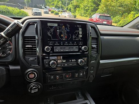 Used 2024 Nissan Titan PRO-4X w/ Pro-4x Convenience Package AWD/4WD image 14