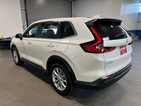 Used 2025 Honda CR-V EX image 5