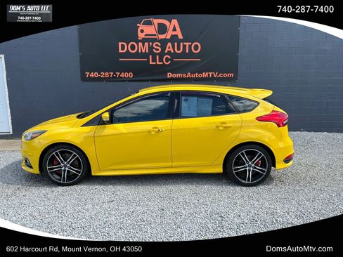 Used 2017 Ford Focus ST FWD image 1
