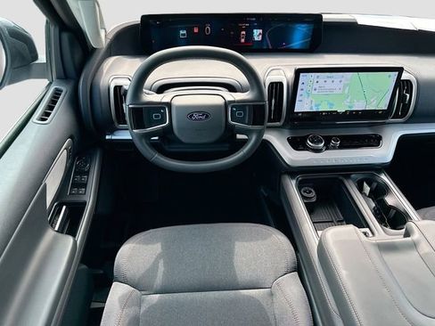 Used 2025 Ford Expedition Active RWD image 21