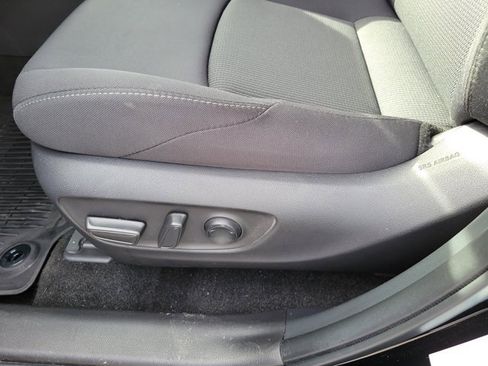 Used 2021 Toyota Venza LE image 20