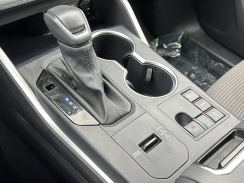 Certified 2025 Toyota Highlander LE FWD image 31