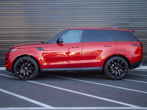 Used 2023 Land Rover Range Rover Sport SE AWD/4WD image 2