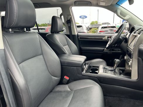 Used 2018 Lexus GX 460 w/ Preferred Accessory Package AWD/4WD image 32