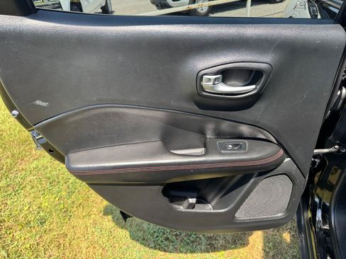 Used 2018 Jeep Compass Trailhawk AWD/4WD image 17