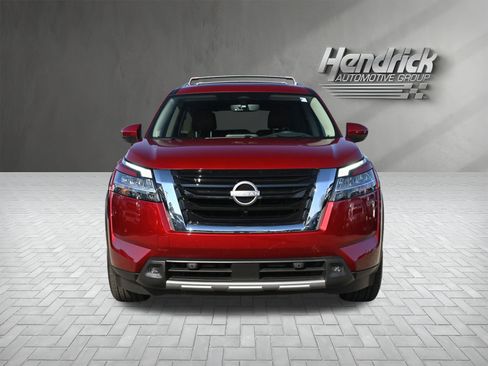 Used 2024 Nissan Pathfinder Platinum image 6