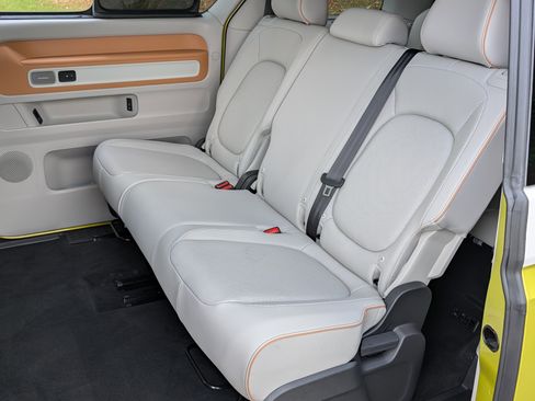 Used 2025 Volkswagen ID. Buzz Pro S Plus RWD image 17