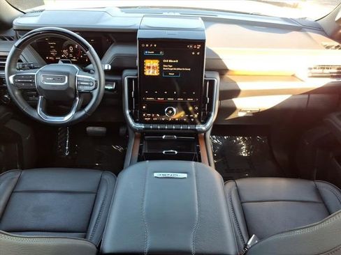 Used 2025 GMC Yukon Denali w/ Advanced Technology Package AWD/4WD image 19