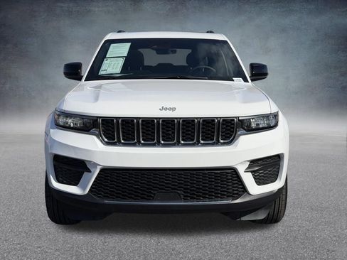 Used 2025 Jeep Grand Cherokee Laredo X w/ Luxury Tech Group I image 9