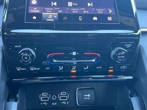 New 2025 Jeep Grand Cherokee L Laredo image 4