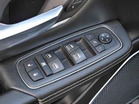 Used 2019 RAM 1500 Laramie image 17