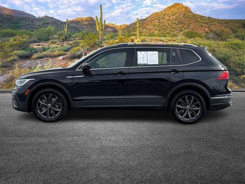 Used 2023 Volkswagen Tiguan SE w/ Panoramic Sunroof Package image 8