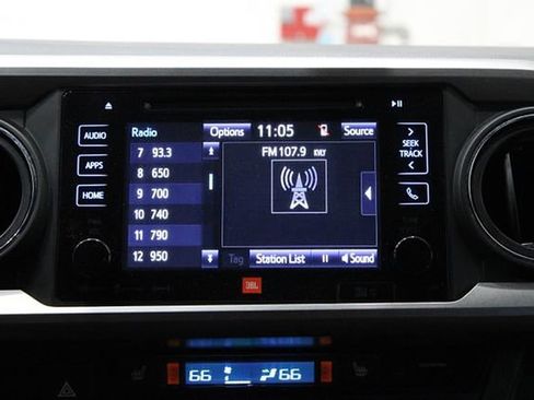 Used 2018 Toyota Tacoma Limited image 29