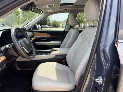 Used 2024 Toyota Grand Highlander AWD image 27