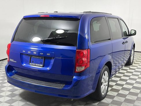 Used 2019 Dodge Grand Caravan SE w/ UConnect Hands-Free Group image 5