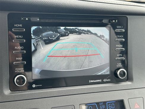 Used 2018 Toyota Sienna XLE w/ XLE Navigation Package image 33