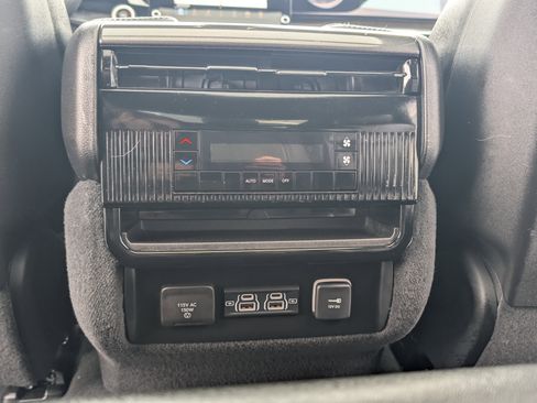 Used 2022 Jeep Wagoneer Series I w/ Premium Group I image 15