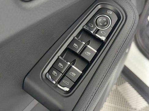 New 2026 Porsche Macan image 28