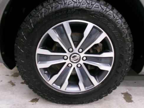 Used 2018 Nissan Armada SL w/ Premium Package image 2