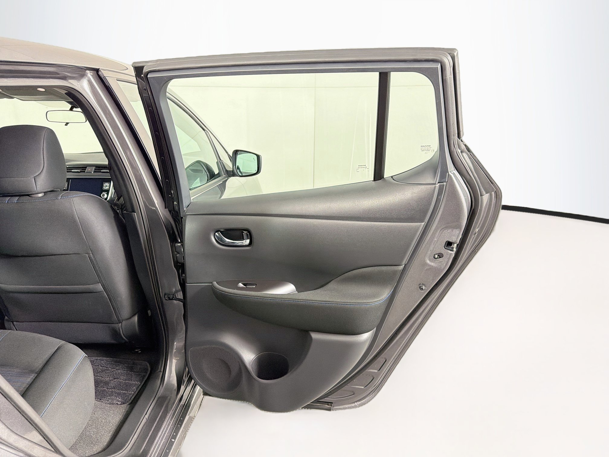 Used 2025 Nissan Leaf S FWD image 28