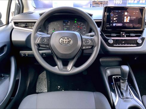 Used 2023 Toyota Corolla LE w/ LE Convenience Package image 6