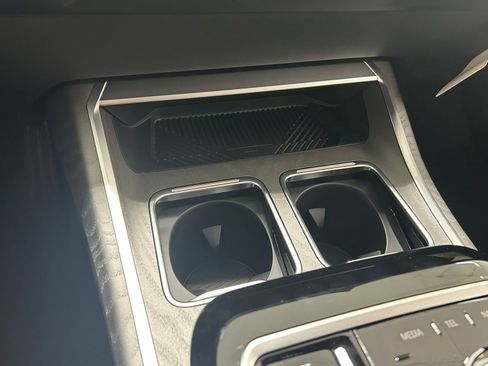 Used 2025 BMW 760i xDrive w/ Executive Package image 19