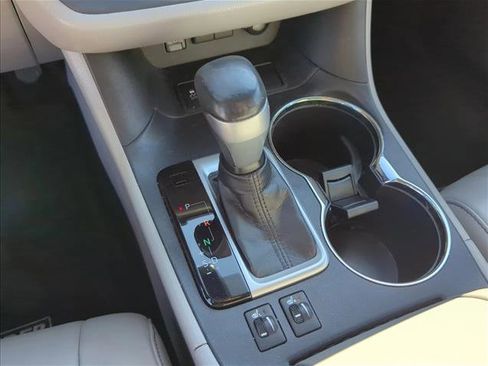 Used 2018 Toyota Highlander XLE image 20