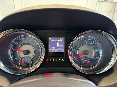 Used 2016 Chrysler Town & Country Touring FWD image 22