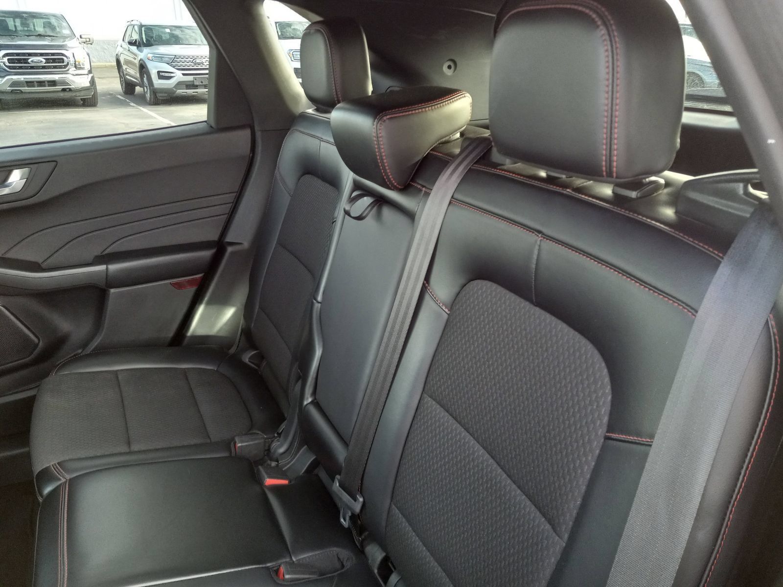Used 2024 Ford Escape ST-Line w/ Cold Weather Package FWD image 15