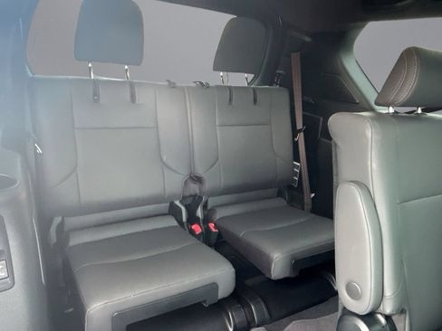 Used 2023 Lexus GX 460 Premium w/ Accessory Package AWD/4WD image 11