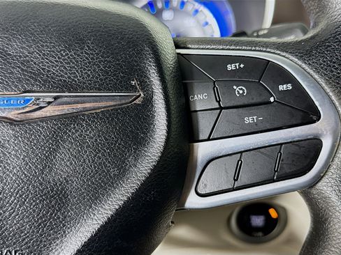 Used 2021 Chrysler Voyager Lxi image 14