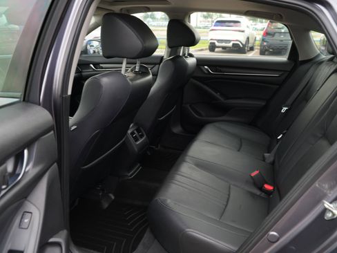 Used 2018 Honda Accord Touring image 18