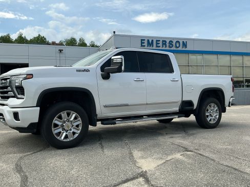 Used 2024 Chevrolet Silverado 3500 High Country w/ LPO, Dark Essentials Package AWD/4WD image 9