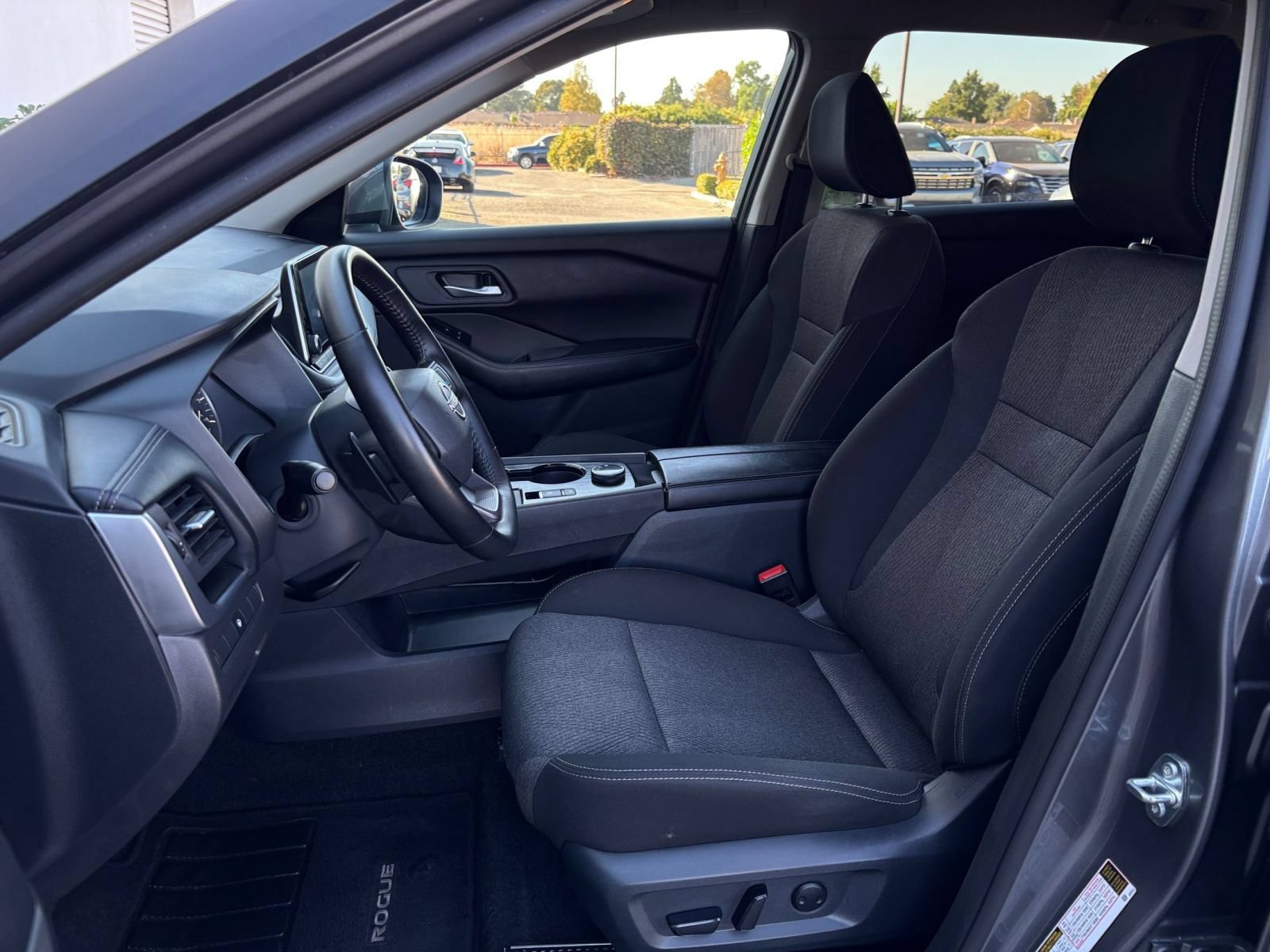 Used 2025 Nissan Rogue SV AWD/4WD image 37