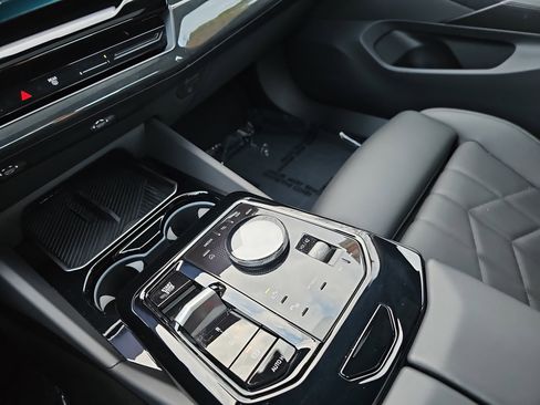 Used 2025 BMW 530i xDrive image 26