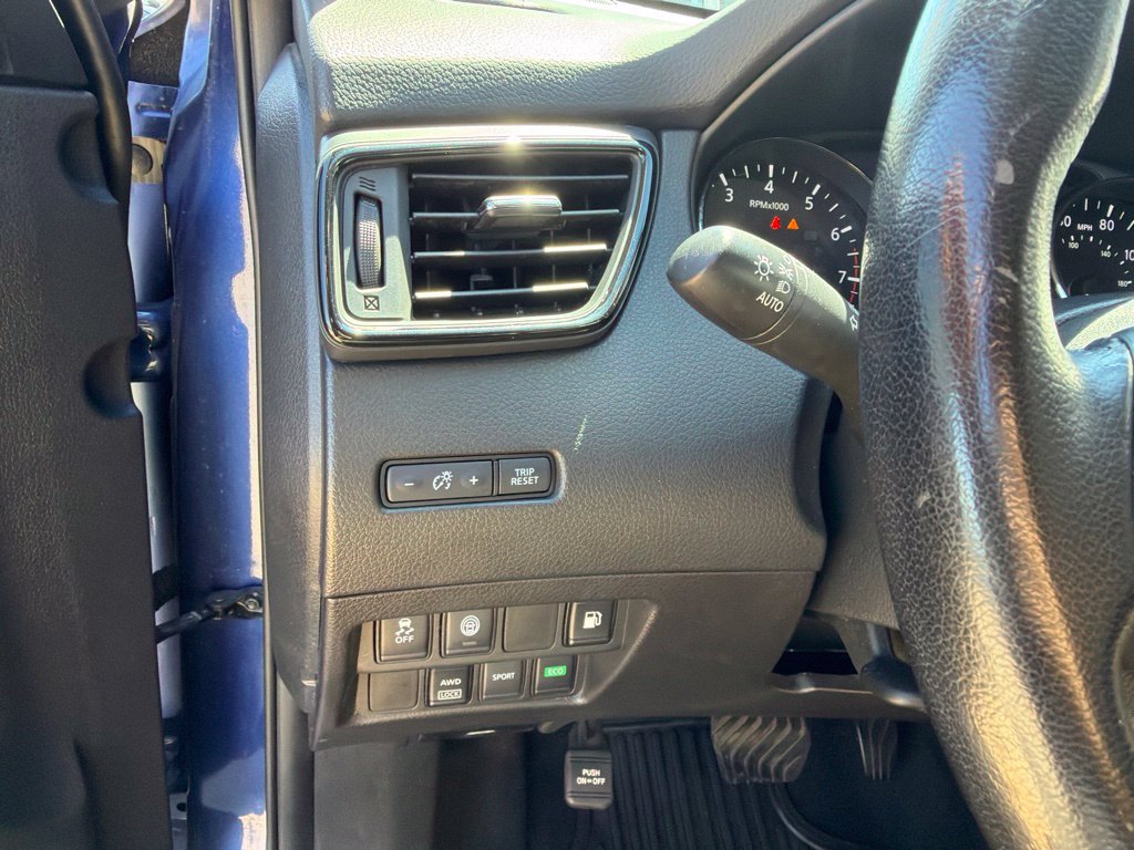 Used 2020 Nissan Rogue S w/ Special Edition Package AWD/4WD image 28