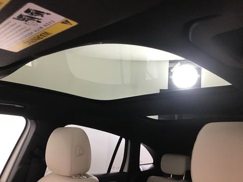 Used 2025 Mercedes-Benz GLA 250 4MATIC image 13