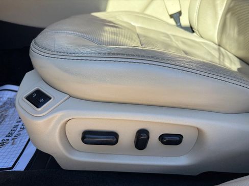 Used 2018 Ford Taurus Limited image 15