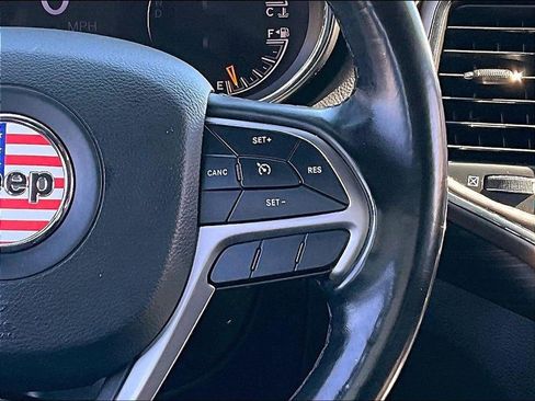 Used 2021 Jeep Grand Cherokee Laredo AWD/4WD image 25