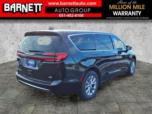 New 2026 Chrysler Pacifica Select image 6