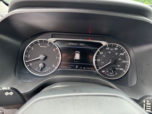 Used 2025 Nissan Rogue SV FWD image 42