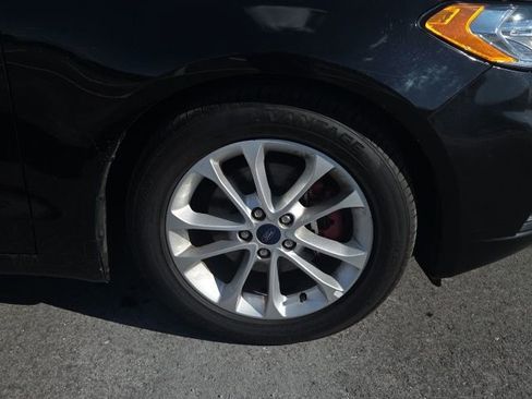 Used 2020 Ford Fusion SE image 2