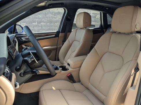 New 2026 Porsche Macan AWD/4WD image 5