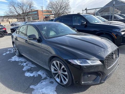 Used 2021 Jaguar XF R-Dynamic SE image 4