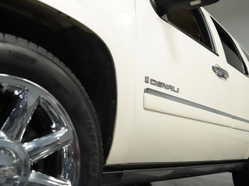 Used 2009 GMC Yukon Denali image 20