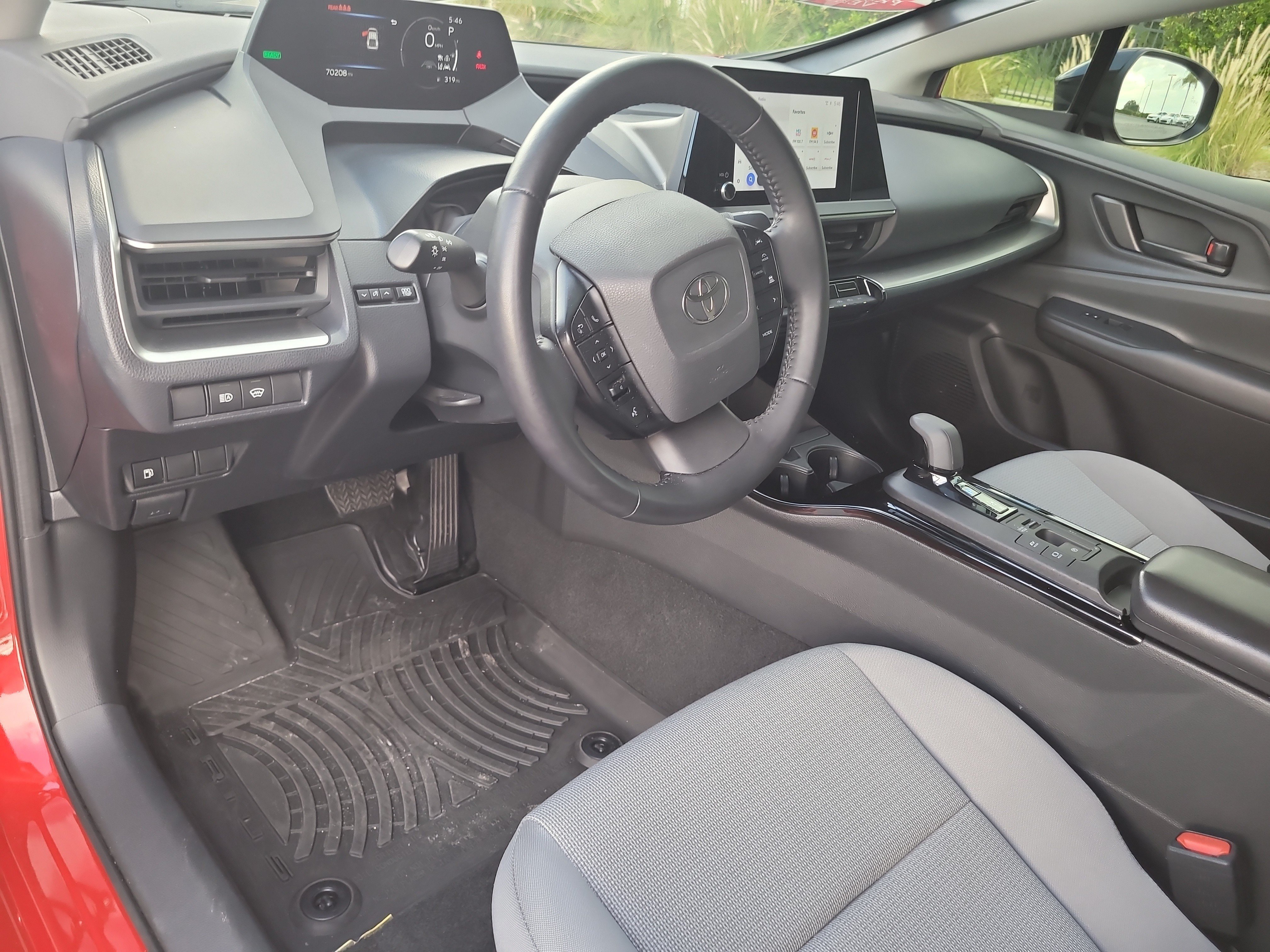 Certified 2025 Toyota Prius LE FWD image 19