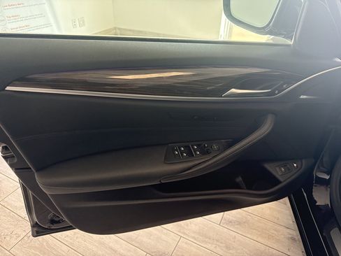 Used 2018 BMW 530e w/ Premium Package 2 RWD image 12