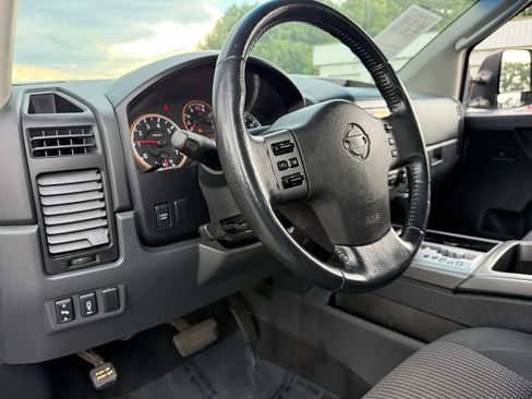 Used 2011 Nissan Titan SV w/ SV Premium Utility Pkg AWD/4WD image 17